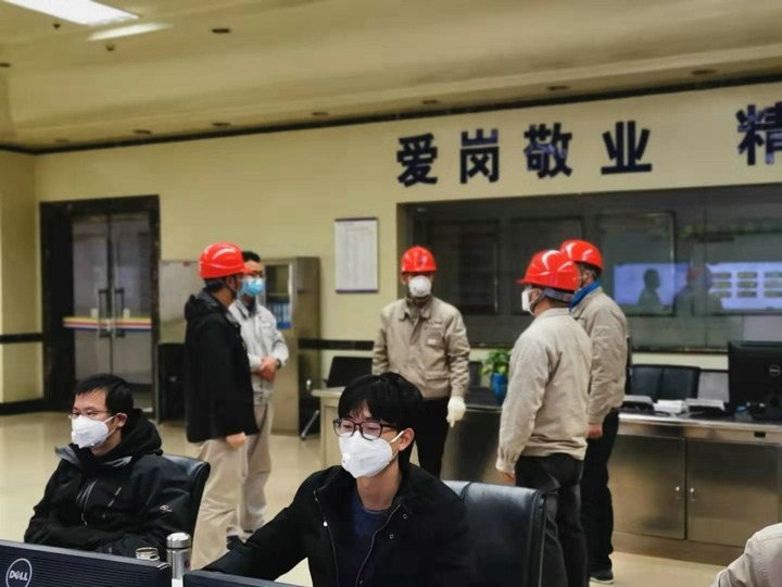 万众一心共克时艰，，众志成城战胜疫情