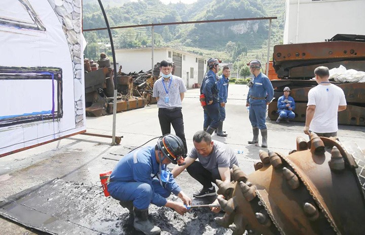 威信煤炭组织掘进机司机手艺交锋活动