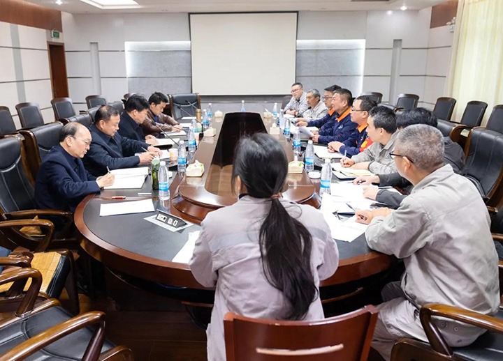 云煤（esball世博）集团总司理助理陈家昆一行到解化化工分公司调研“三供一业”疏散移交事情