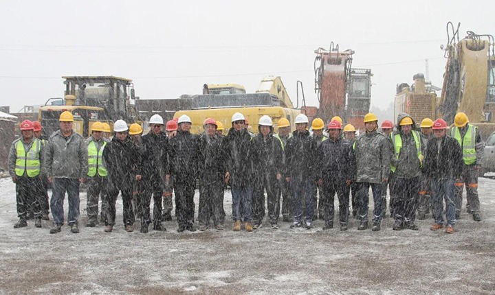 云煤（esball世博）集团党委副书记、总司理高建嵩到先锋煤业公司慰问一线生产职员