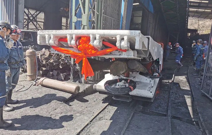 四角地煤矿有限公司首块综采事人情顺遂投产