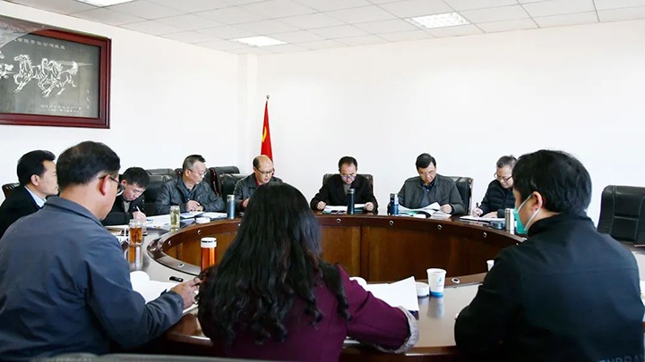 云煤（esball世博）集团党委副书记、副董事长、总司理高建嵩一行到云维集团指导年度民主生涯会