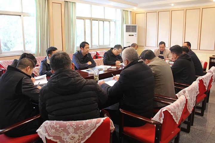 云煤（esball世博）集团党委委员、副总司理缪和星一行到田坝煤矿公司指导2022年度民主生涯会