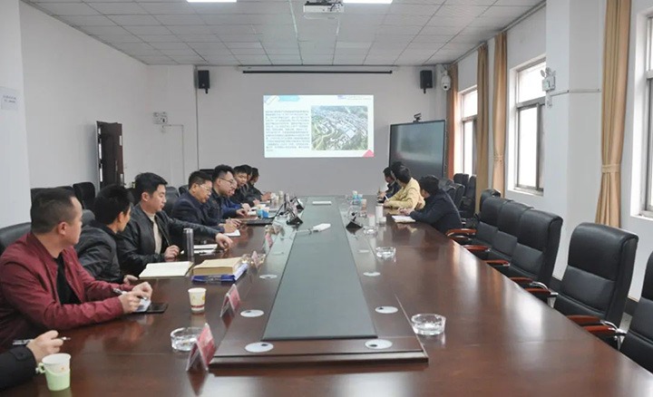 云南省能源局清静督导处副处长冯业臣一行到陆东煤矿公司开展月度联合清静检查