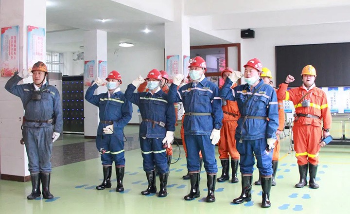 云煤（esball世博）集团专职外部董事寸延峰一行到镇雄煤业公司调研