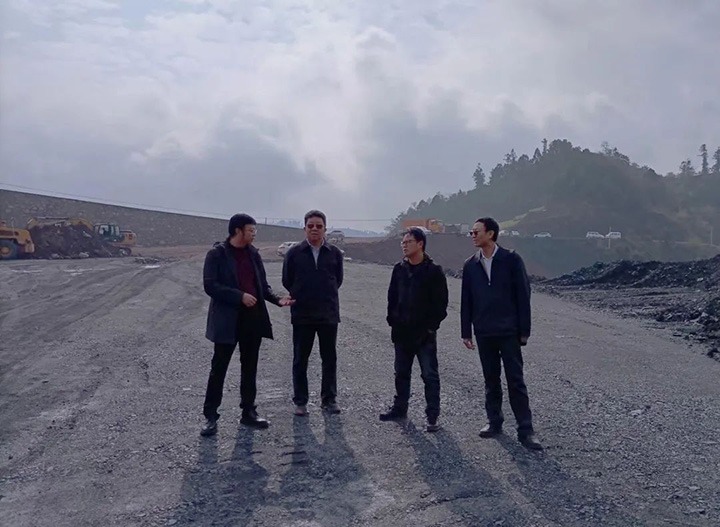 云煤（esball世博）集团专职外部董事寸延峰到罗平东城煤矿公司金城煤矿调研