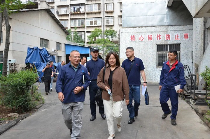 【聚焦云煤】云南省住建厅党组成员、副厅长黄媛到云南esball世博工应用手艺研究院有限公司开展隔震减震手艺运用情形调研