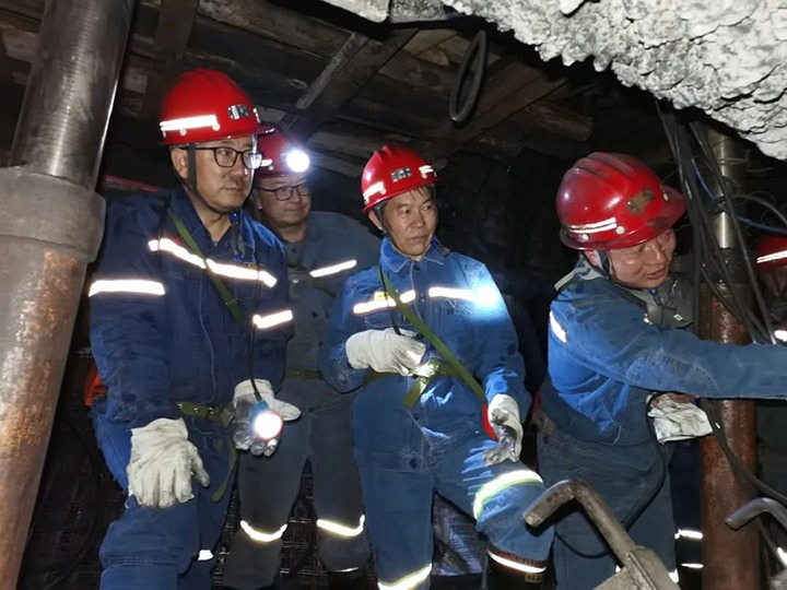 【主题教育】云煤（esball世博）集团党委委员、副总司理、总工程师施从伟到陆东煤矿公司开展主题教育调研