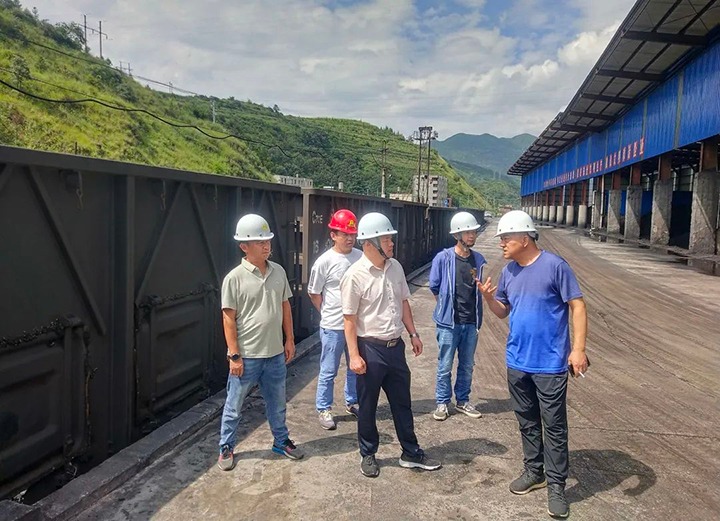 【云煤简讯】华电昆明发电公司到羊场煤矿运销公司调研｜昆明煤炭设计研究院加入白塔社区主题党日活动｜四角地煤矿召开干部职工聚会