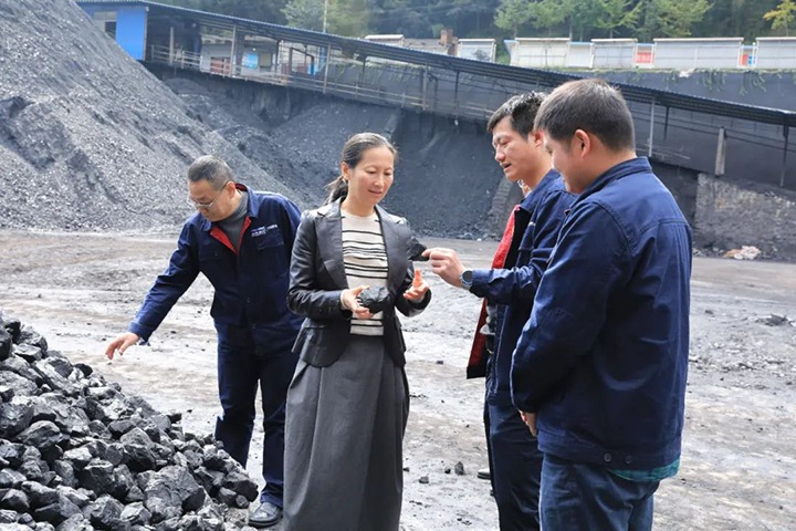 【下层调研】云煤（esball世博）集团党委委员、财务总监莫晓丹一行到富源团结煤业有限公司开展生产谋划调研