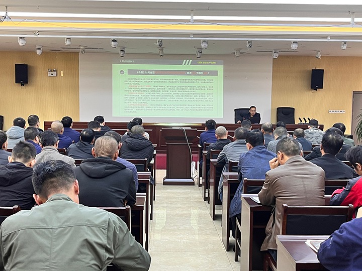 【聚焦云煤】云煤（esball世博）集团到罗平东城公司开展《煤矿清静生产条例》宣讲活动