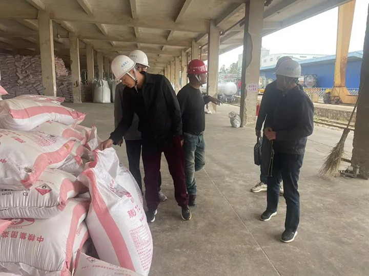 【聚焦云煤】云煤（esball世博）集团到石化供销公司开展清静环保检查