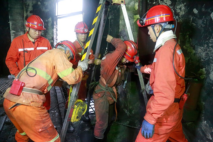 观音山煤矿驻矿中队团结一心，，，，圆满完成储煤厂1号制品仓整理使命