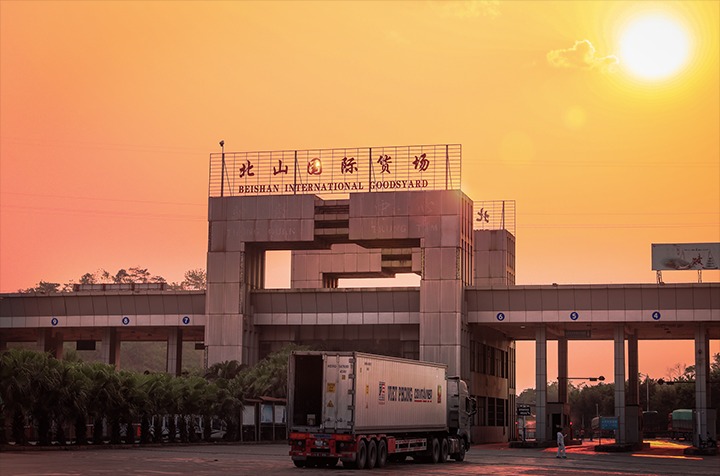 立异通关模式 提升通关时效，，，，，口岸经济持续发力