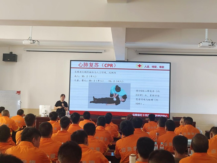 抢救培训“实时雨”，，，，，，云南省红十字会泽润矿山救援新苗