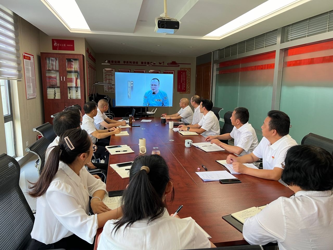 esball世博地产党支部组织开展“以案为鉴 明纪守廉”警示教育活动