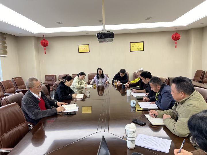 集团党委委员、财务总监莫晓丹到esball世博地产调研指导事情