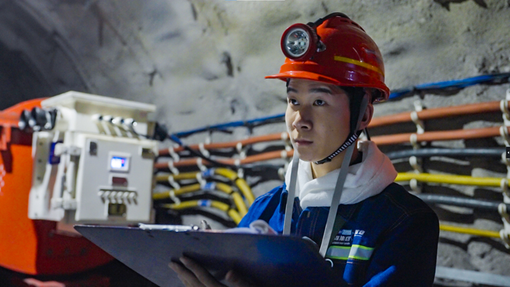 4恩洪 杨建文.jpg